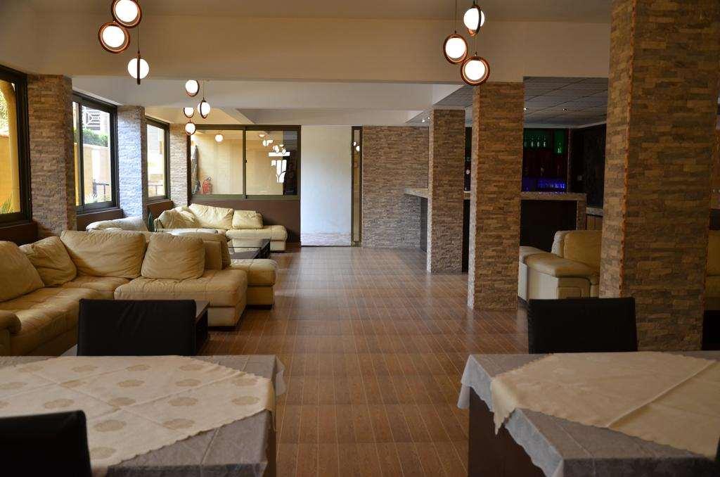 Prestige Hotel Suites كامبالا المطعم الصورة